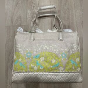 Vera Bradley - Large Resort tote in Sittin’ in a tree print - new with Tags